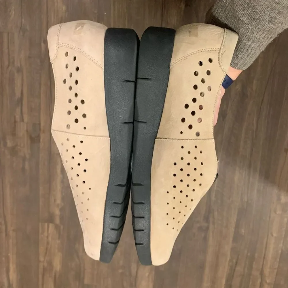 Clarks beige cutaway slip on size 11 comfortable ortho loafers